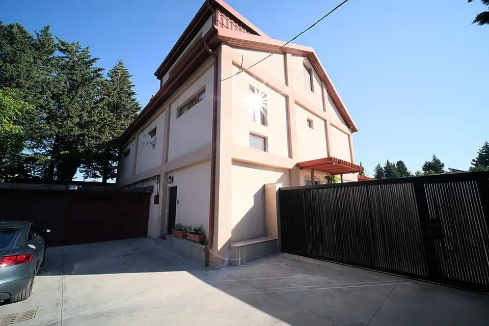 Life in Didi Dighomi | Private house with a swimming pool - Image 3